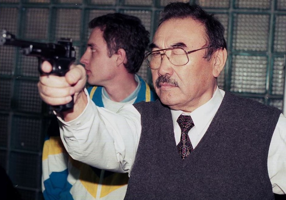 Шераға Меңдібаевқа қарсы майдан ашты Шераға Меңдібаевқа қарсы майдан ашты