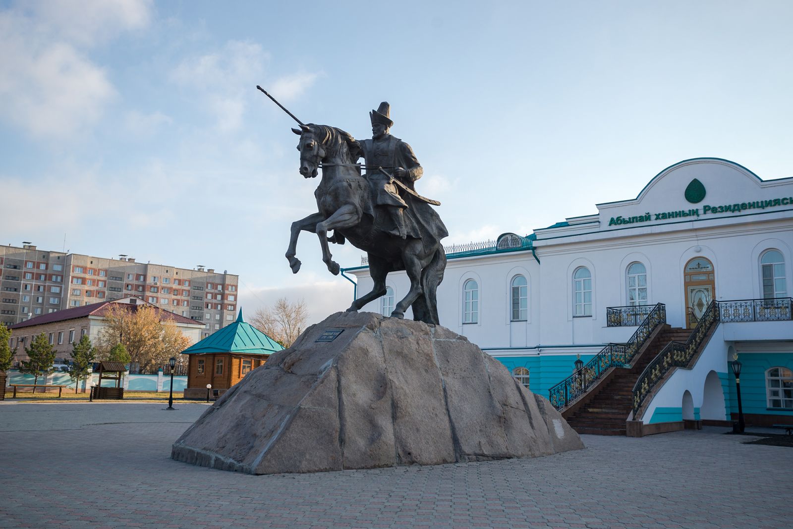 Памятники в петропавловске в казахстане
