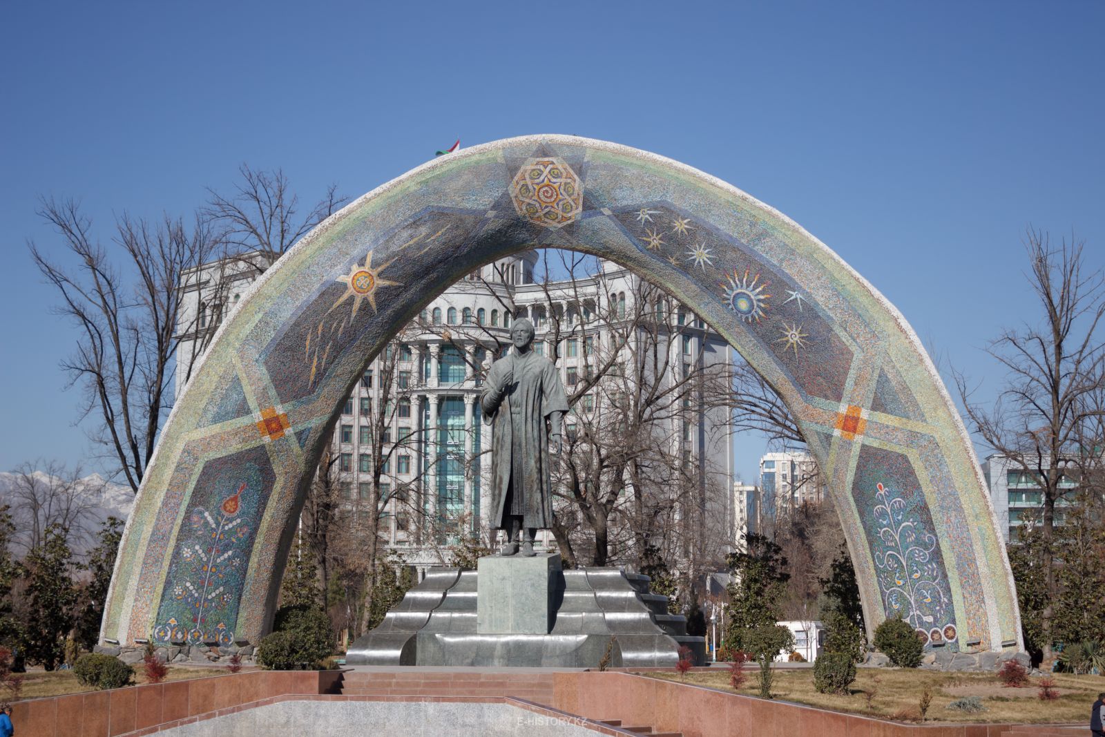 Монумент Таджикистан