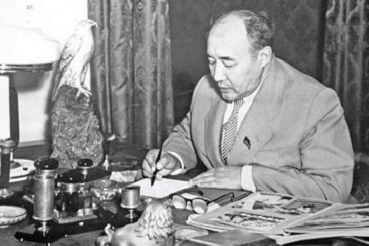 125 лет Мухтару Ауэзову