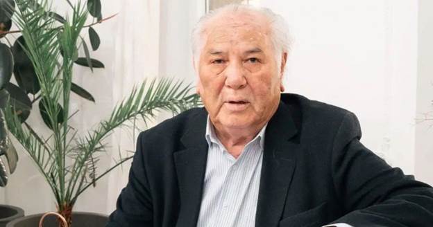 Үйінің алдында екі жедел жәрдем көлігі тұр»: Дулат Исабеков хал үстінде  жатыр | Aikyn.kz