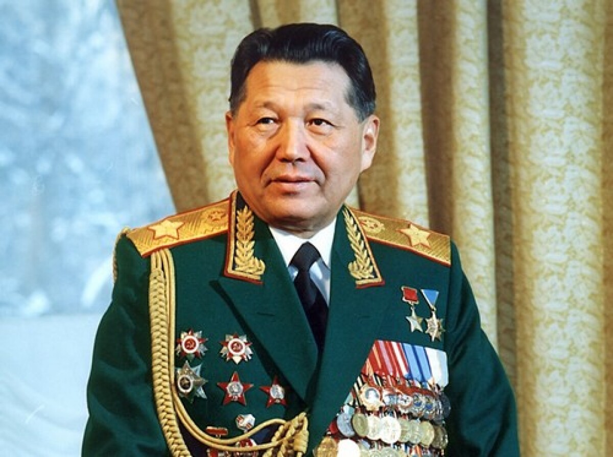 Алғашқы Халық қаһарманы һәм Армия генералы