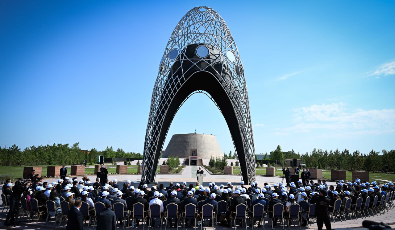 Тарихтың тауқыметі және тәуелсіздікке тағзым: Президент Тоқаев АЛЖИР-де Тарихтың тауқыметі және тәуелсіздікке тағзым: Президент Тоқаев АЛЖИР-де - e-history.kz