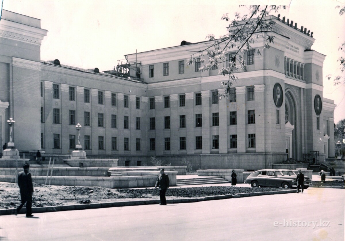 В 1932 году была основана Центральная научная библиотека Академии наук Казахской ССР - e-history.kz