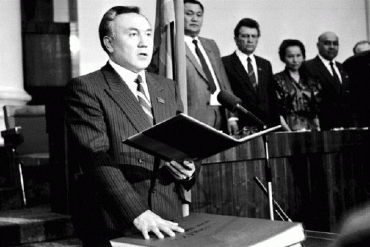 В 1990 году Нурсултан Назарбаев был избран президентом КазССР - e-history.kz