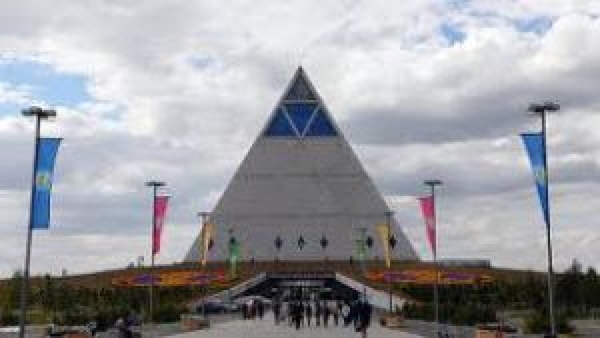2006 жылы Астана қаласында әлемдік және дәстүрлік діндердің II съезді өтті - e-history.kz