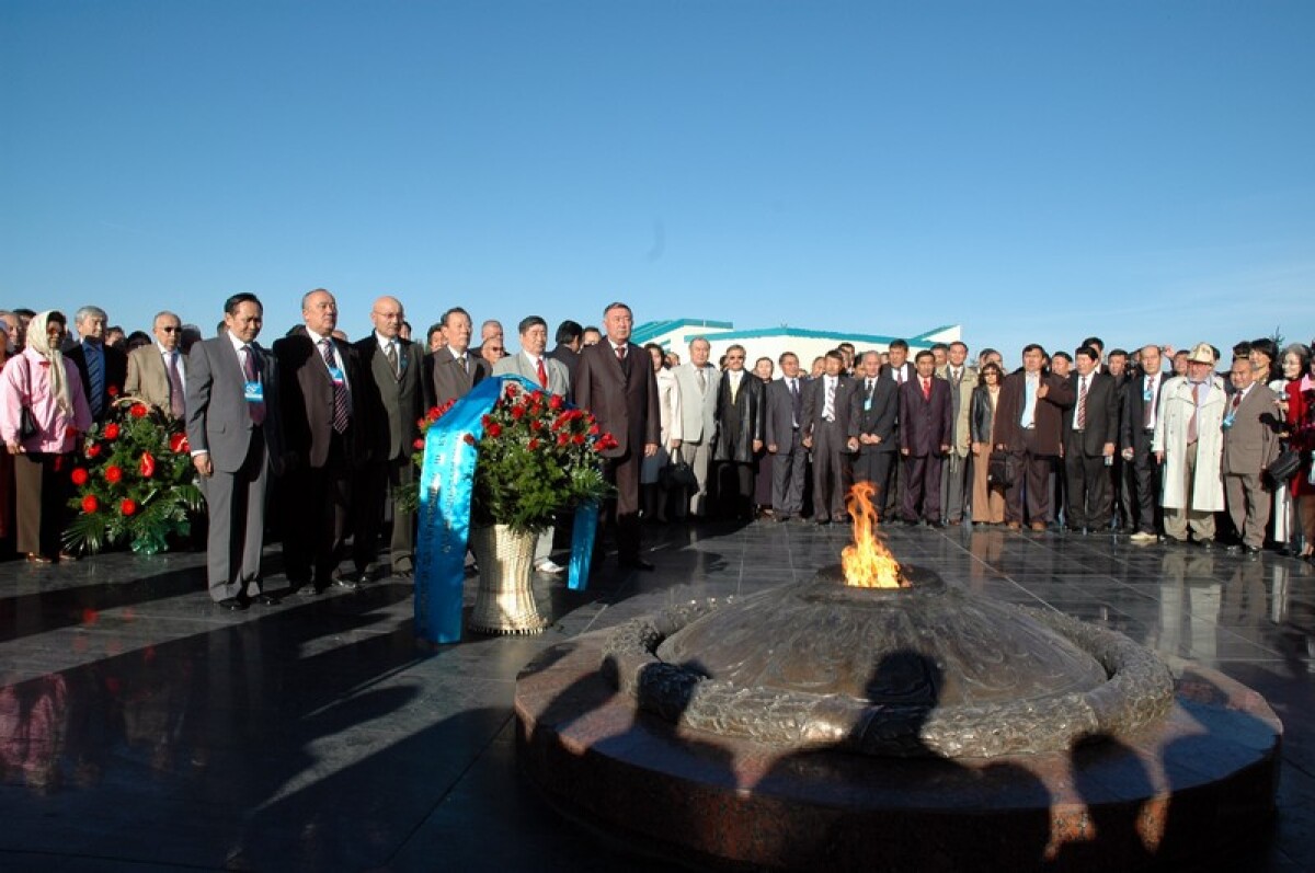 2005 жылы Астанада III бүкіл әлемдік қазақ құрылтайы өтті - e-history.kz