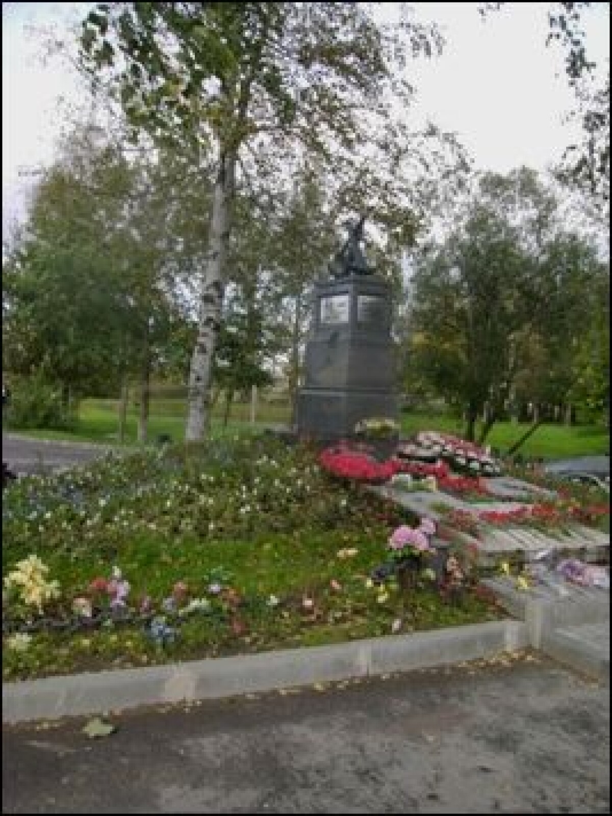 В 2007 г. в с. Жертумсык Павлодарской области установлен обелиск Славы солдатам. - e-history.kz
