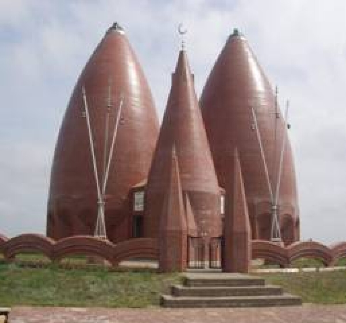 В 1999г.в районе Айыртау установлен мемориальный комплекс Карасая и Агынтая батыров. - e-history.kz