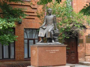 ТОП 5 мемориальных скульптур казахской элиты - e-history.kz
