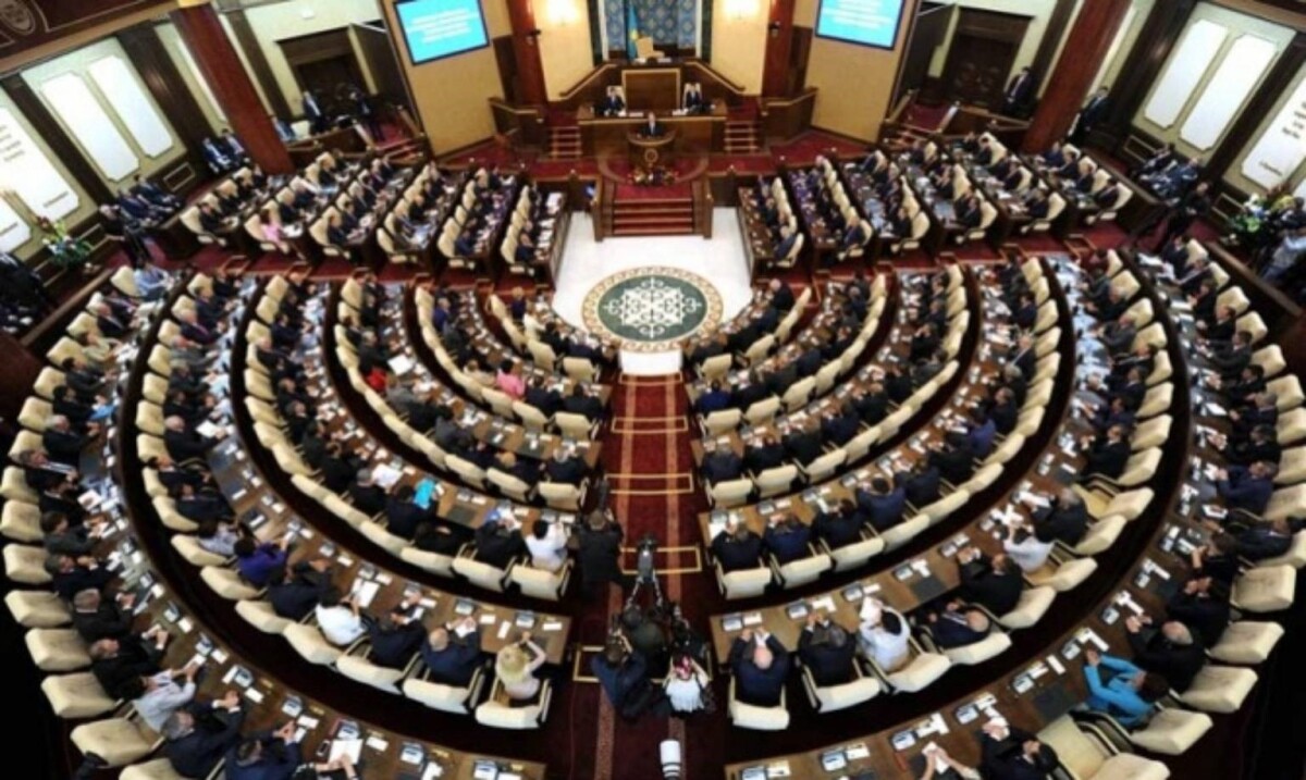 Первый Парламент суверенного Казахстана - e-history.kz