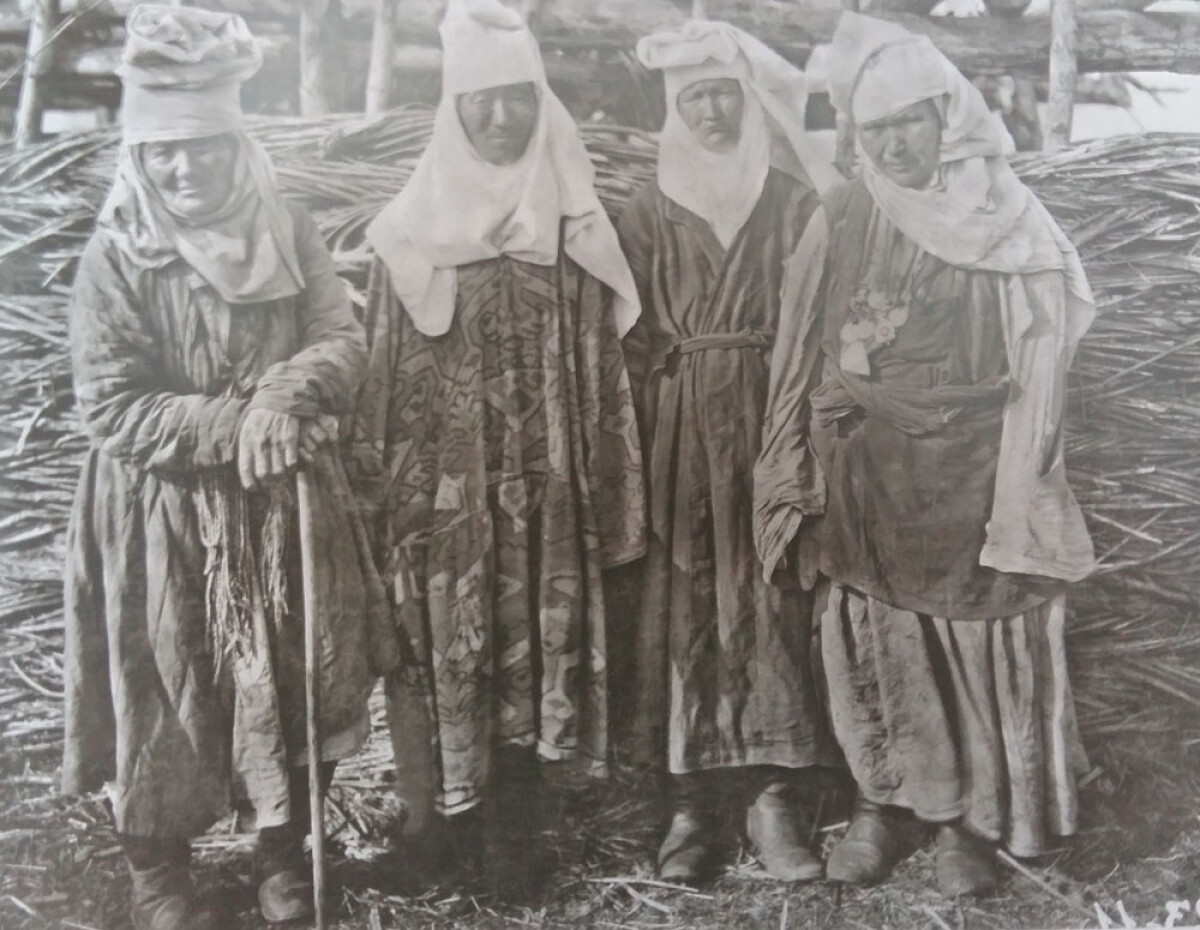 Kazakh Women’s National Clothes - e-history.kz