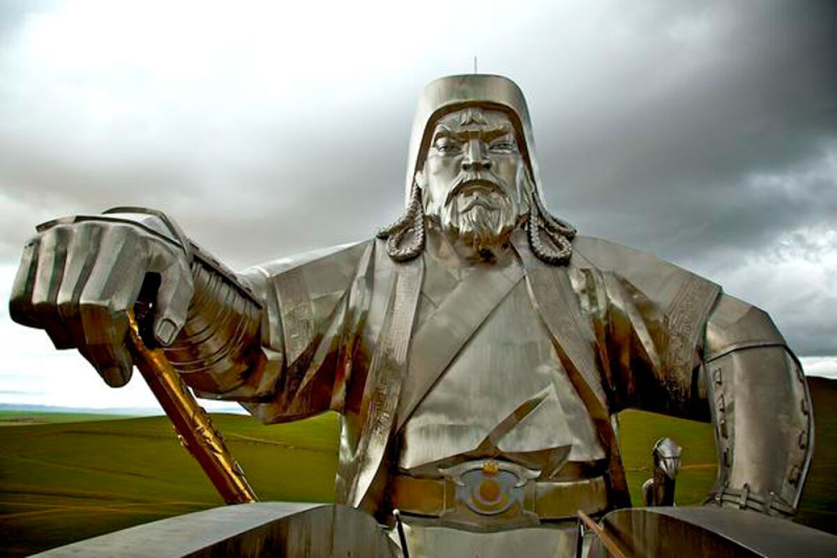 Фото чингисхана. Чингисхан. Genghis Khan. Темучин Чингисхан фото. Статуя Чингисхана в Казахстане.