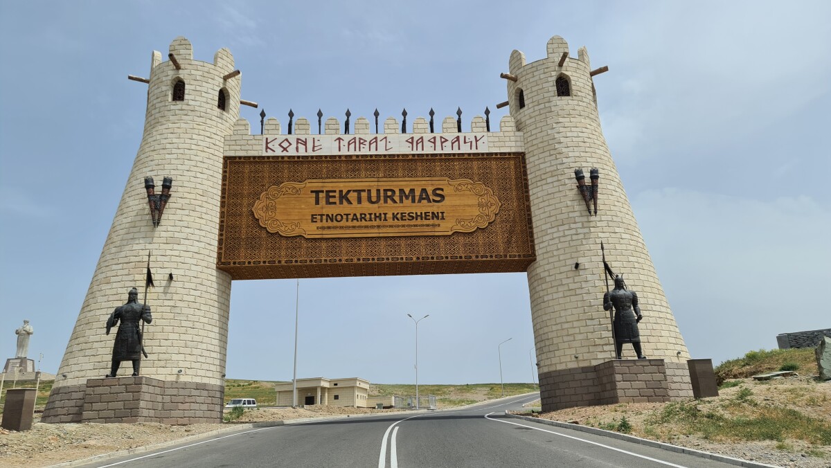 14 monuments at Tekturmas - e-history.kz