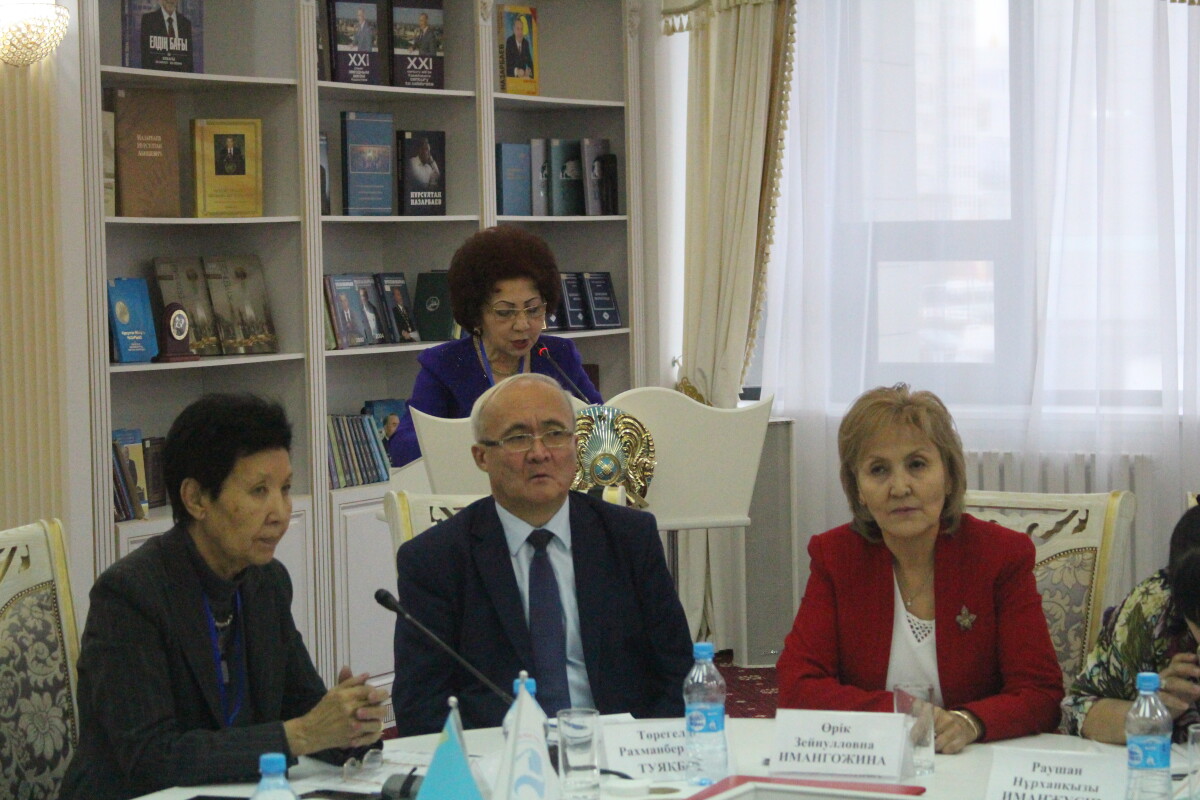 Казахстанское общество ученых женщин обсудило историческую значимость перехода на латиницу - e-history.kz