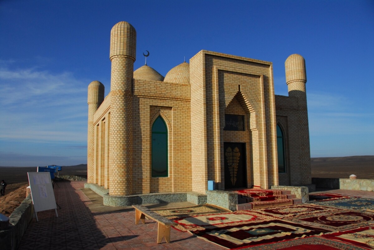 100 unique sites: Mausoleum of Mashkhur Zhussup Kopeyev - e-history.kz