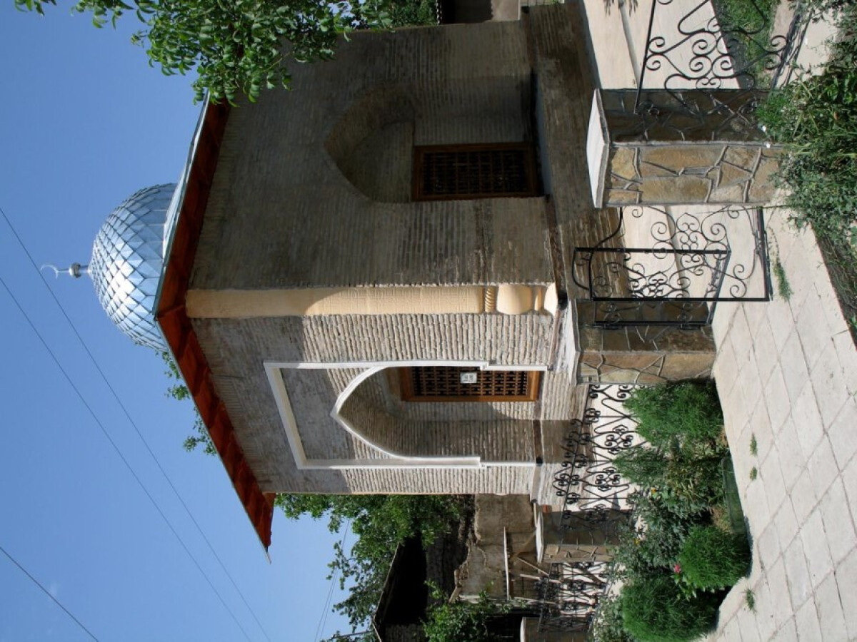 The old-timer building. Mausoleum of Khoja Talig - e-history.kz