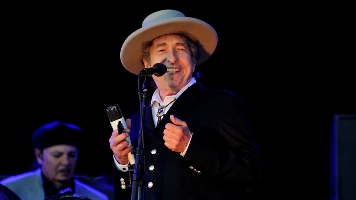 Боб Дилан стал лауреатом Нобелевской премии по литературе - e-history.kz