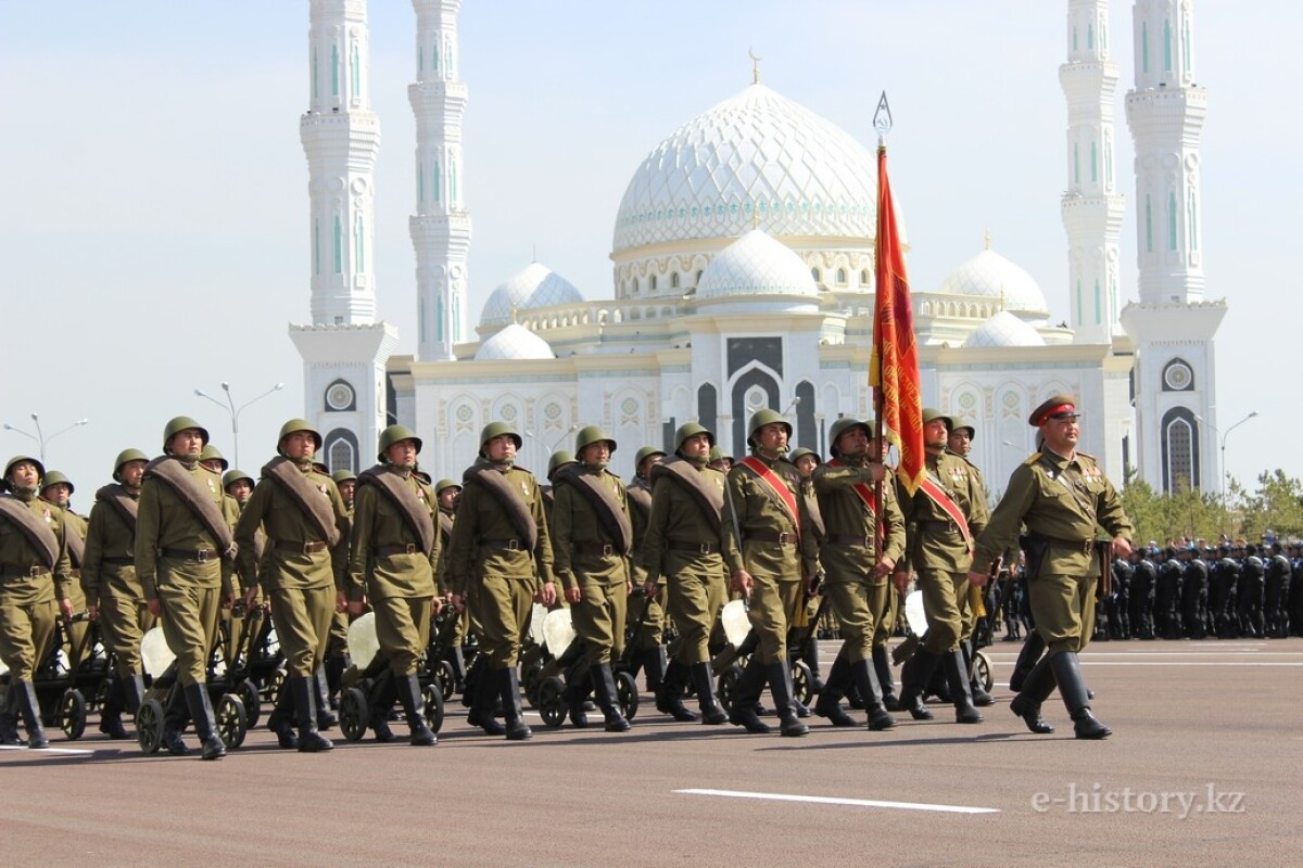 Military parade in Astana - e-history.kz