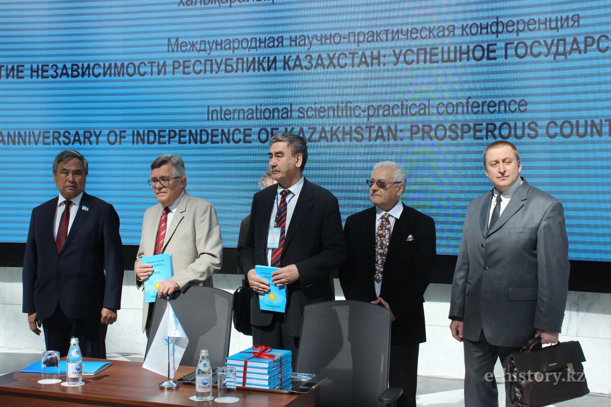 Презентация книги о государственности Казахстана - e-history.kz