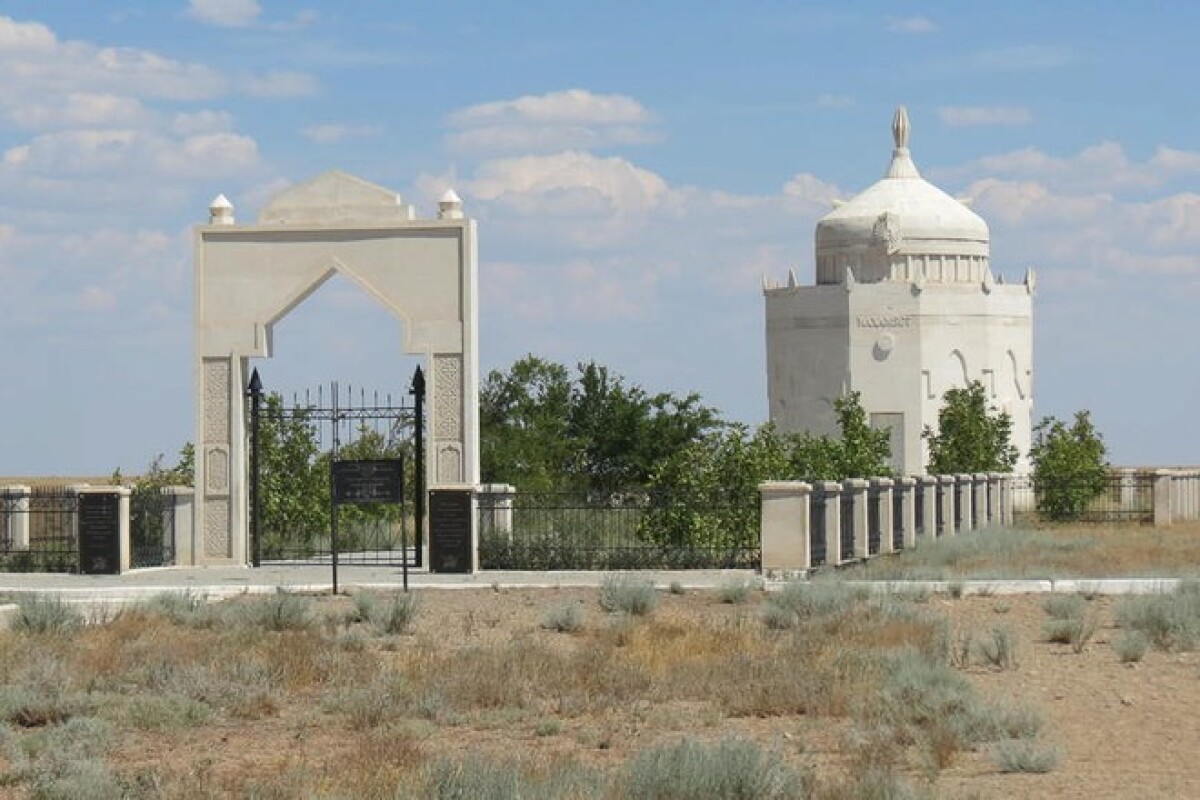 100 unique sites: Mausoleum of Makhambet Utemisov - e-history.kz