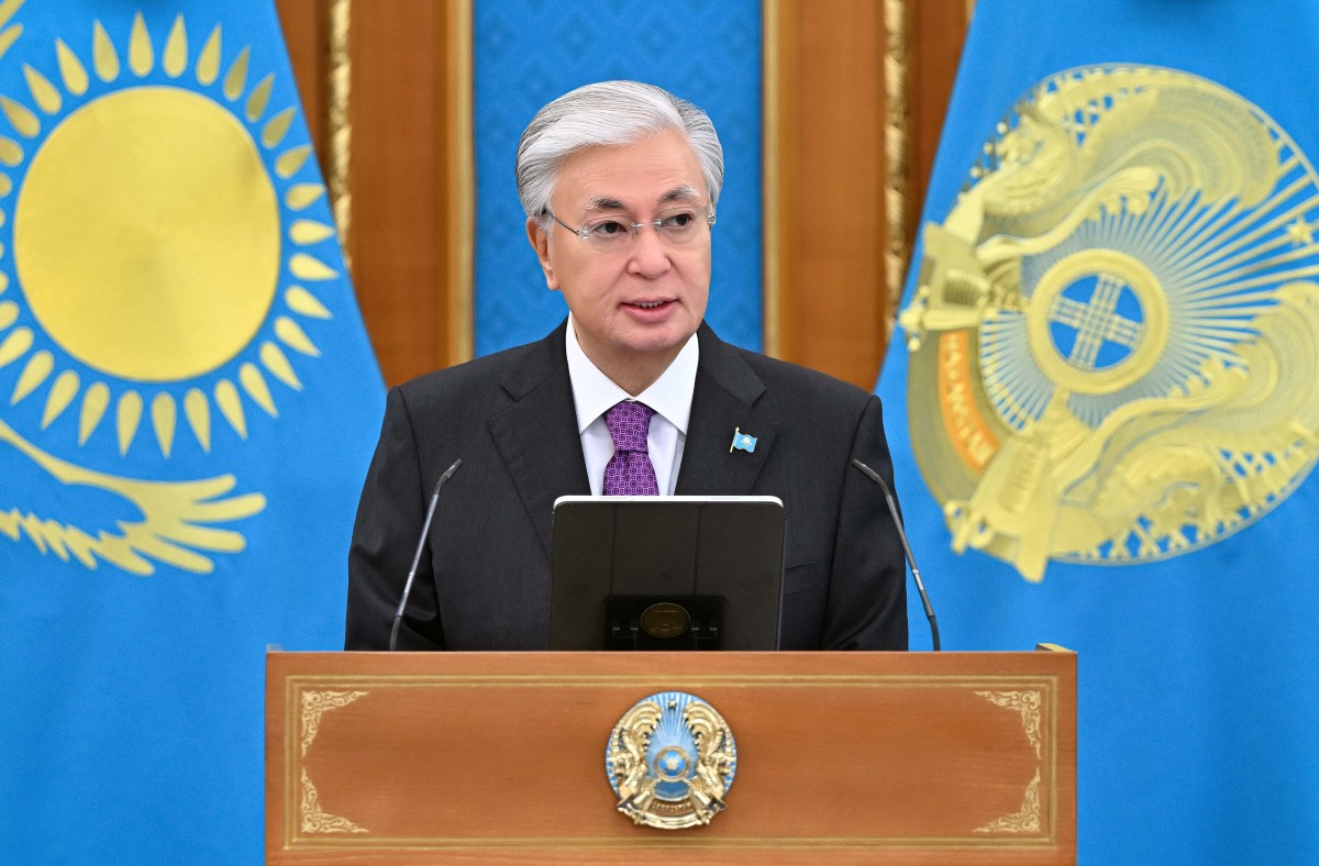 Президент поздравил с наступающим Днем учителя - e-history.kz