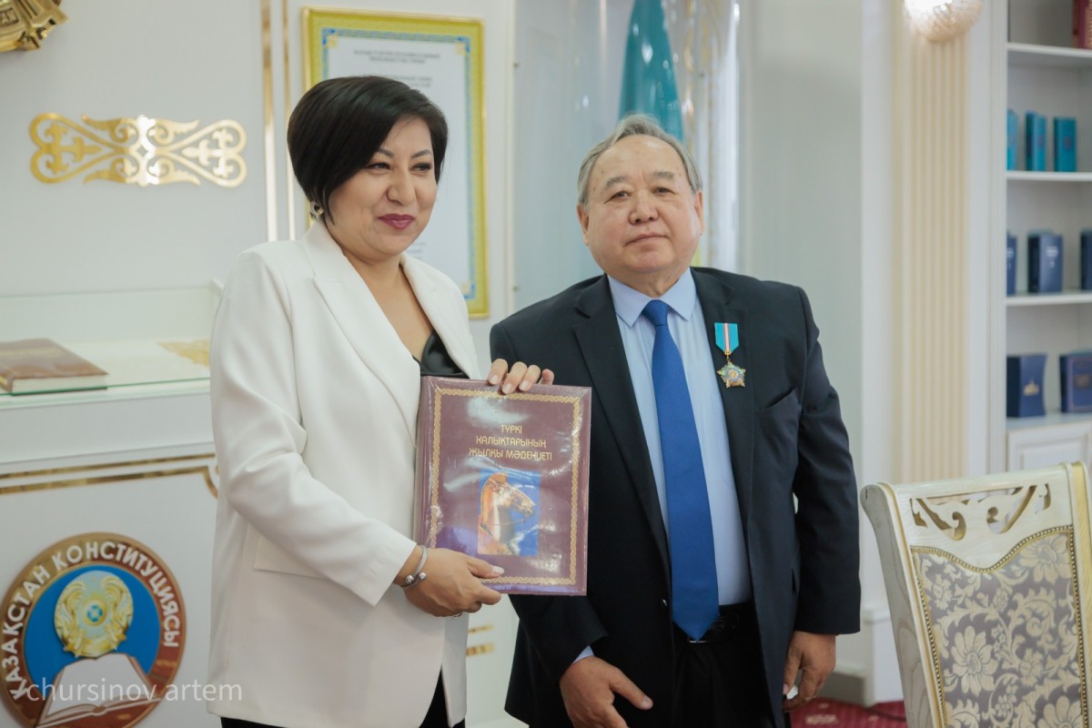 «Шоқпардай кекілі бар, қамыс құлақ...» - e-history.kz