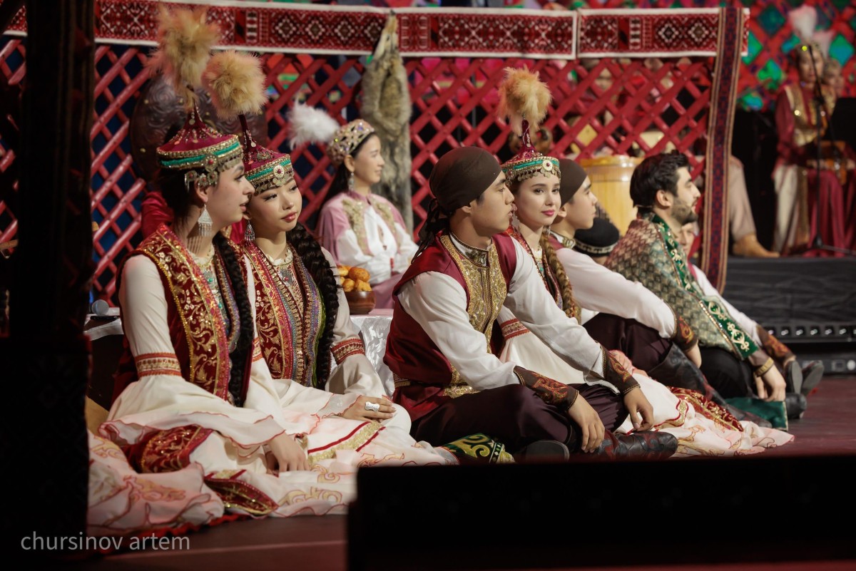 Қазақтың ұлттық киімі: сән мен мәннің сабақтастығы - e-history.kz