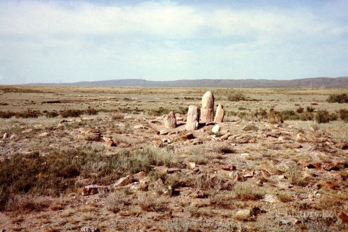Stone figures are the great monuments in the steppe - e-history.kz