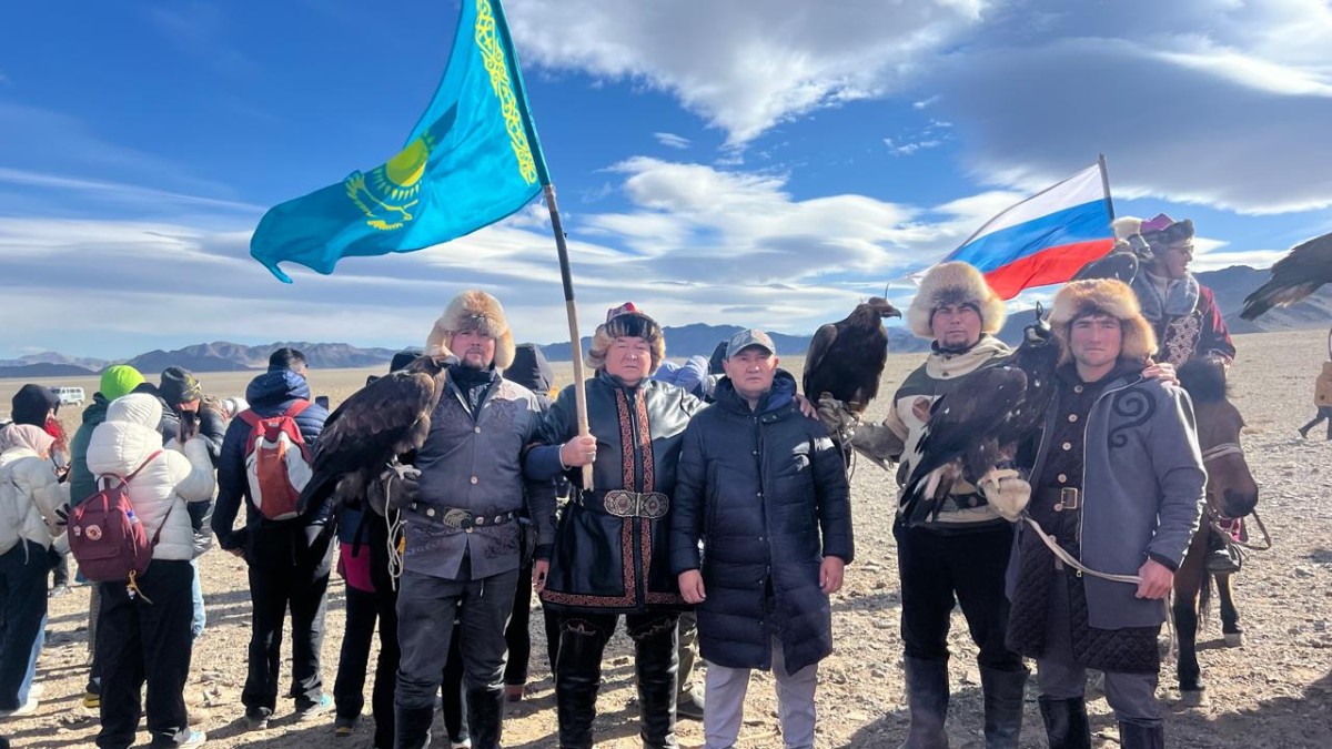 Моңғолияда бүркітшілер сайысы өтті - e-history.kz