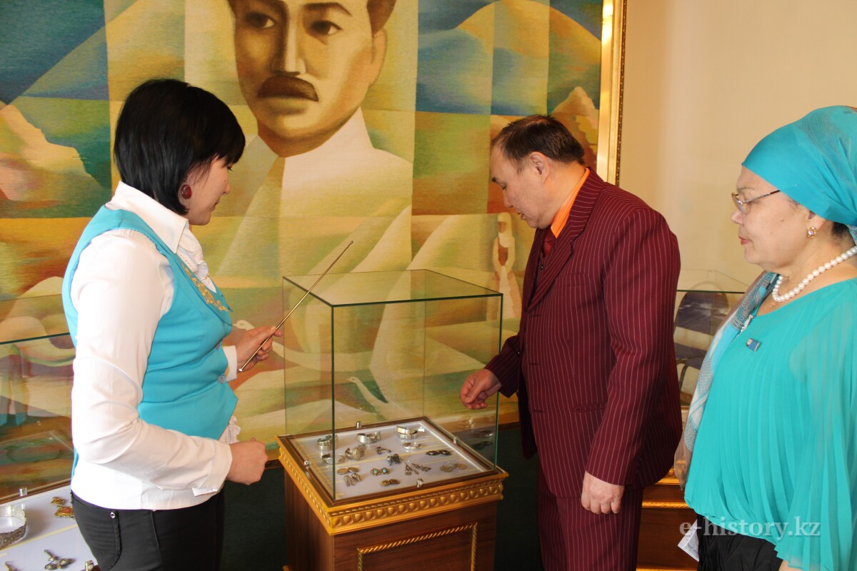 Exhibition of the silver manufactures at the Museum named after S. Seifullin - e-history.kz