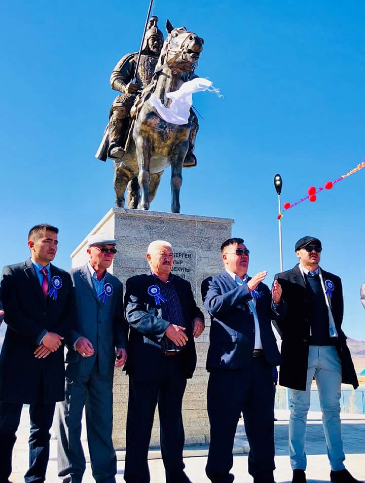 В Баян-Олгей установили памятник казахскому батыру - e-history.kz