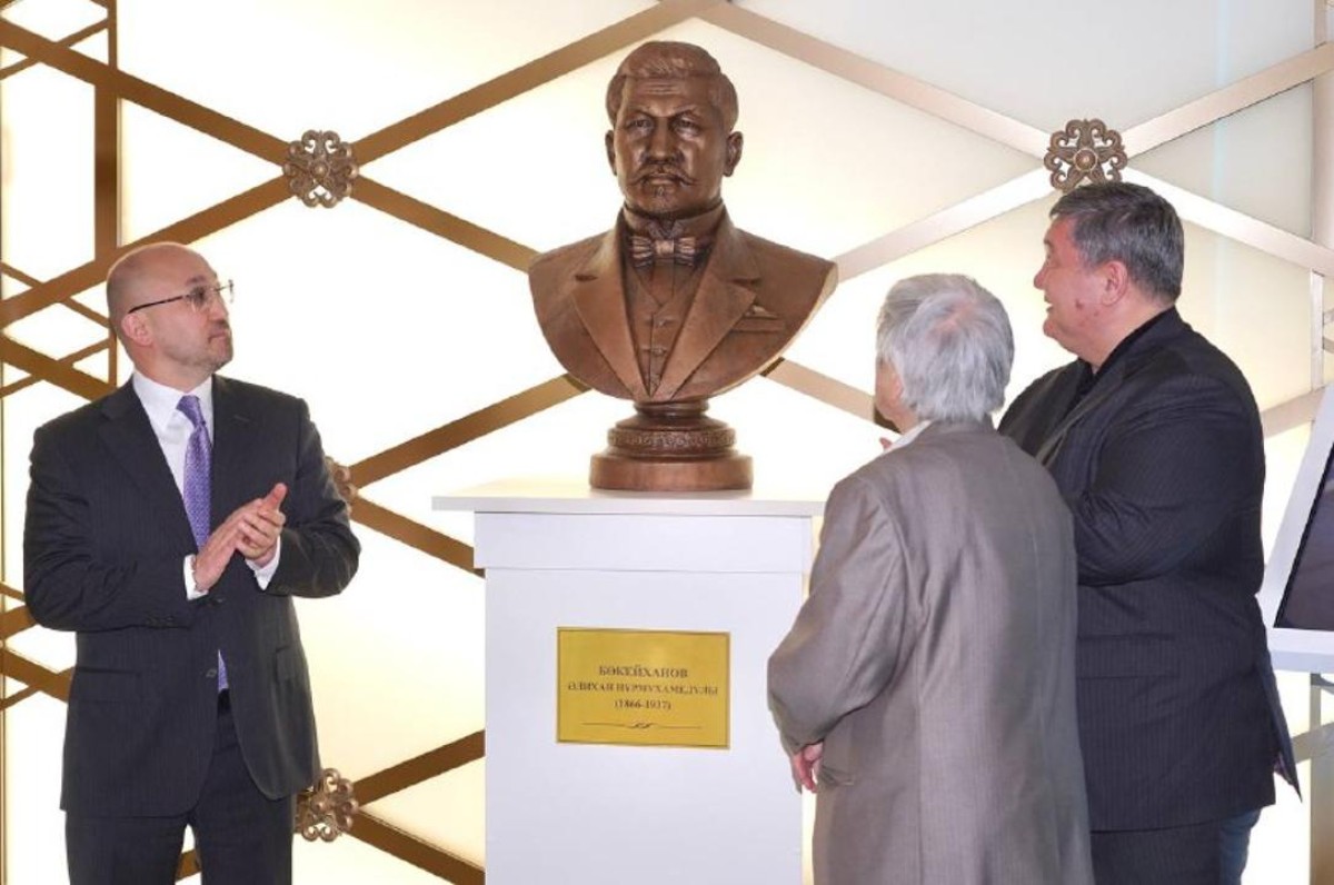 Бюст Алихану Букейханову установлен в казахстанском павильоне ВДНХ - e-history.kz