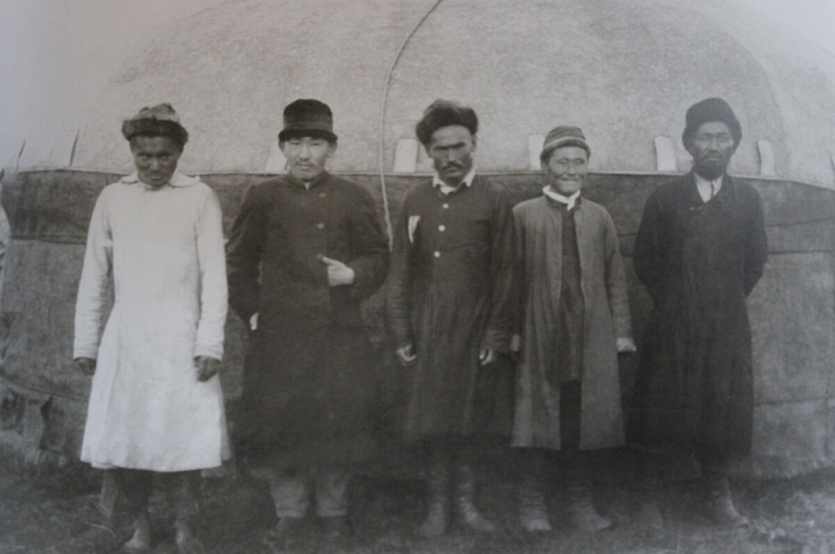Kazakh Men’s National Clothes - e-history.kz