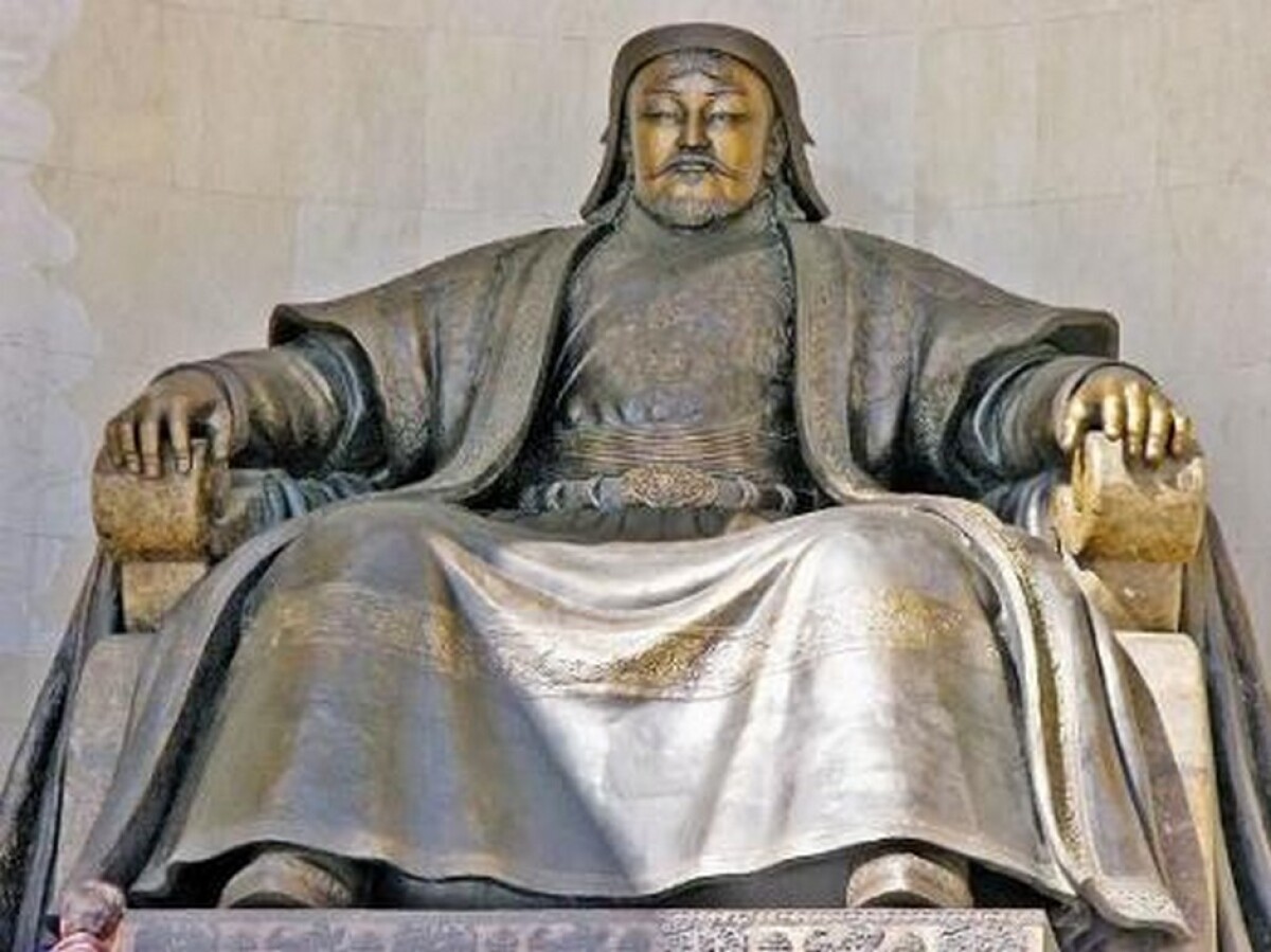 Папа хана. Шынгысхан. Памятник Чингис Хану в Турции.