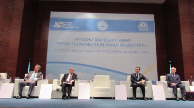 Тарихшылар алдыңғы қатарда