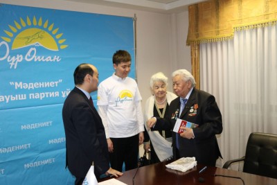 Veterans of Great Patriotic War presented Party membership cards 