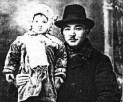 Муза Жусупбеккызы: «Отец, письменный стол и лампа» 