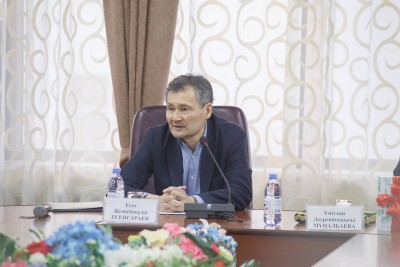 Есенгараев Есет: для развития общества одних знаний недостаточно