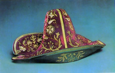 On Kazakh Traditional Hats