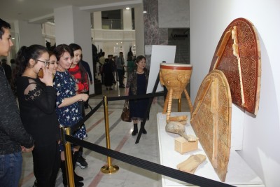 Ағашқа ұста қазақ әйелі көрме өткізді 