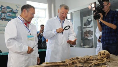 Открытие на кургане "Елеке Сазы" 