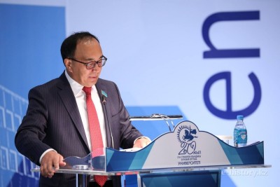 Студенты ЕНУ приняли «экзамен» у своего ректора