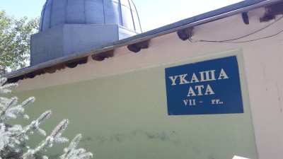 Оқ өтпес, қылыш кеспес – Үкаша ата 