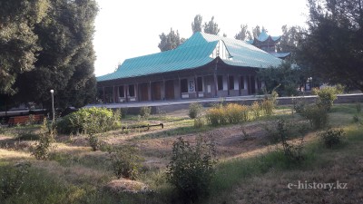 Шегесіз тұрғызылған ағаш мешіт