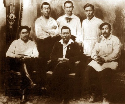 Асыл ағаның ізі бар