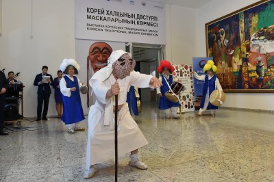 Когда одевают маски