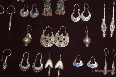Traditional life in the steppe: 8 facts you may not know about earrings 