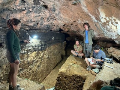 Бәйдібек ауданындағы үңгірден 48 000 жыл бұрынғы тіршілік анықталды