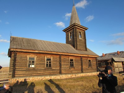 Шота Уәлиханов жәдігерлерді сыйға тартты